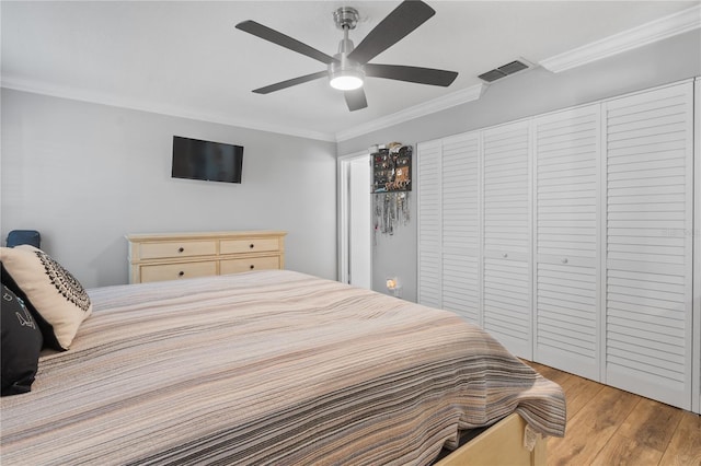 bedroom with crown molding, ceiling fan, and hardwood / wood-style flooring