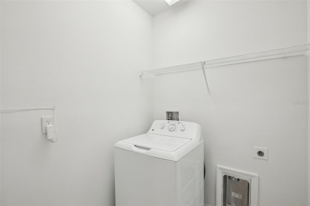 washroom with laundry area and washer / clothes dryer