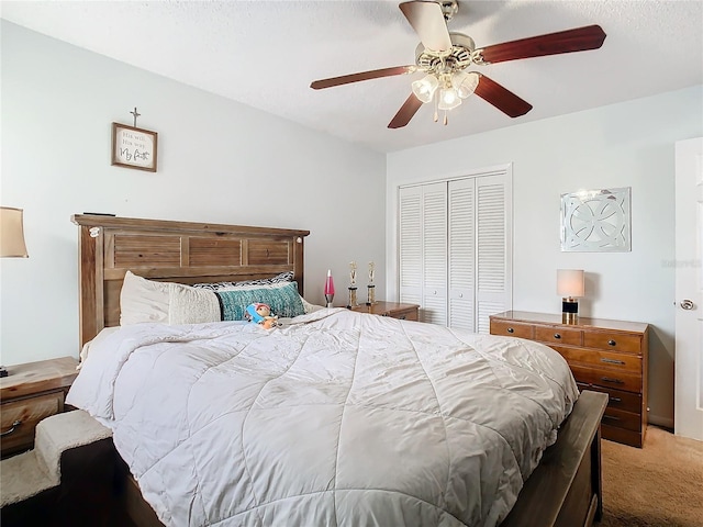 bedroom featuring light carpet, a textured ceiling, a closet, and ceiling fan