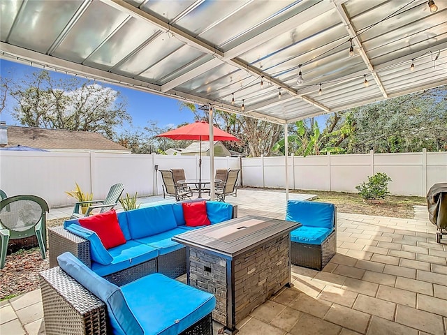 view of patio featuring an outdoor hangout area