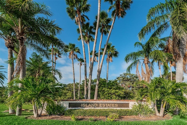 view of community / neighborhood sign