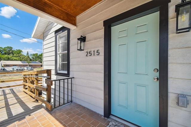 property entrance with covered porch