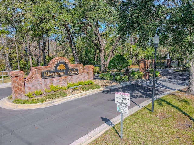 view of community / neighborhood sign