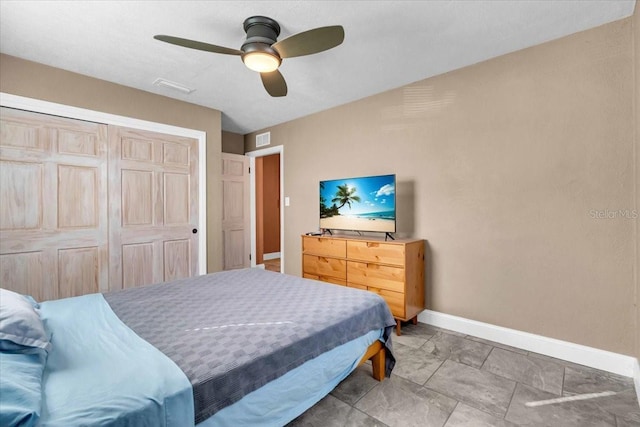 bedroom featuring a closet and ceiling fan