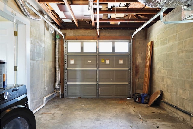 garage featuring washer / dryer