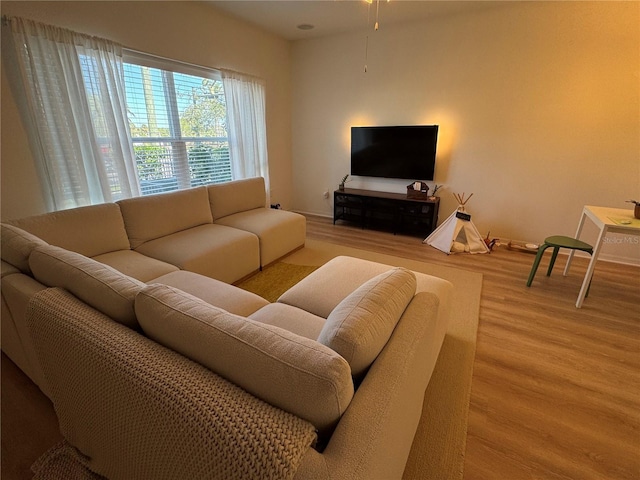 living area featuring light wood-type flooring and baseboards