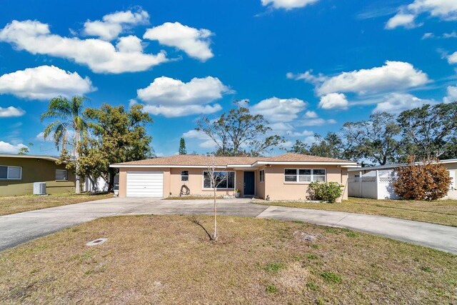 single story home with a front yard, stucco siding, a garage, and aphalt driveway