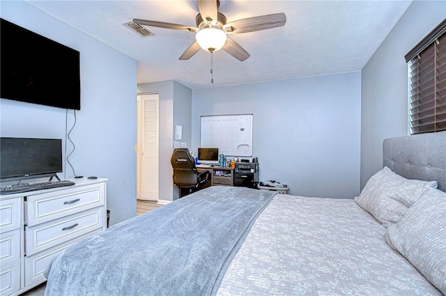 bedroom with ceiling fan