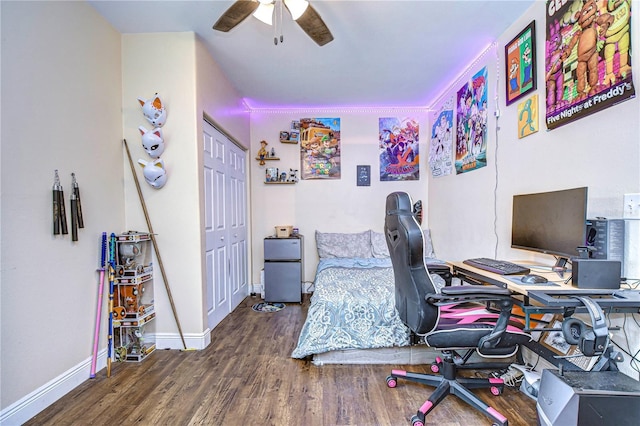 bedroom featuring ceiling fan, wood-type flooring, and a closet