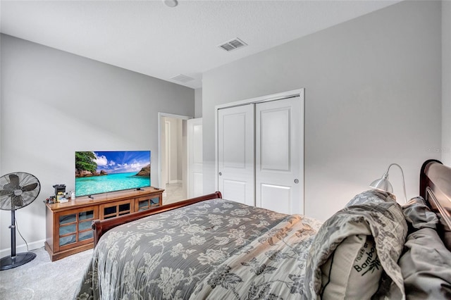 bedroom featuring carpet floors and a closet