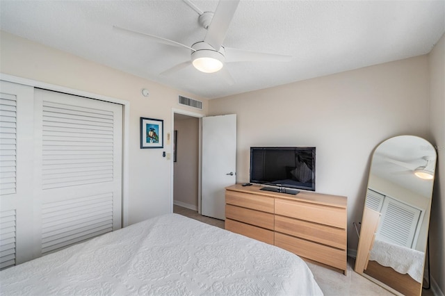 bedroom featuring ceiling fan and a closet