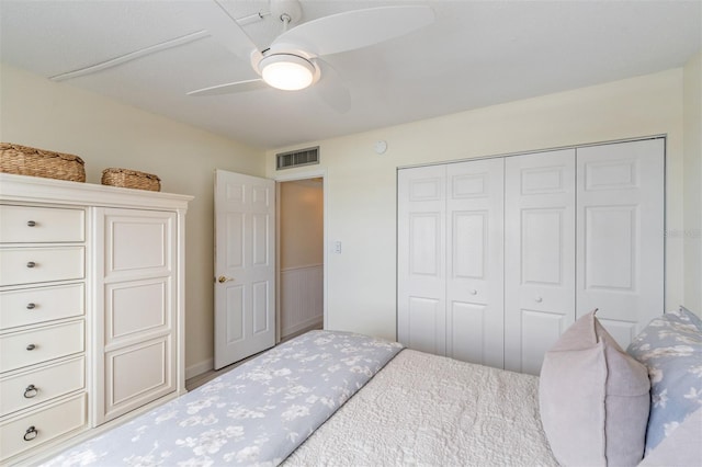 bedroom featuring ceiling fan and a closet