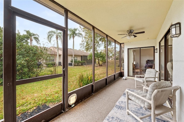 sunroom with ceiling fan