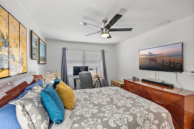 bedroom with ceiling fan