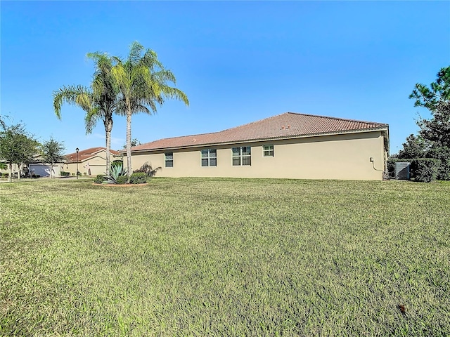 back of house featuring a yard