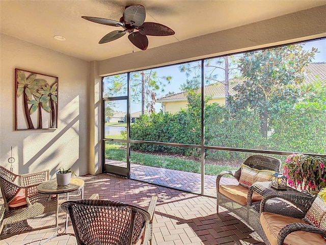 sunroom with ceiling fan