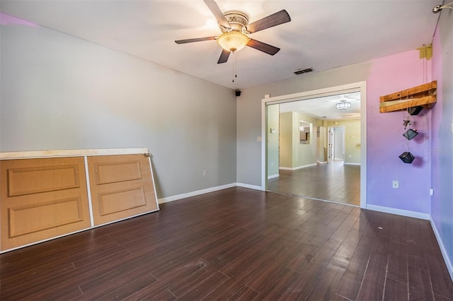 unfurnished room with dark wood-type flooring and ceiling fan