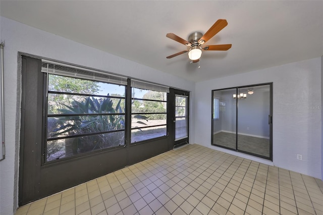 unfurnished room with plenty of natural light and ceiling fan