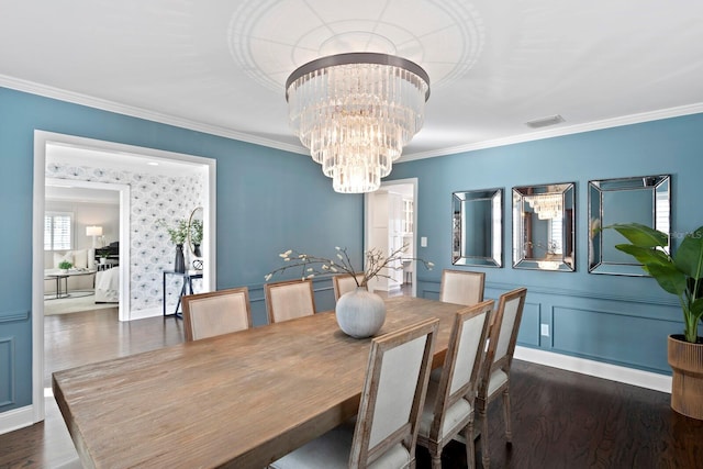 dining area featuring ornamental molding, dark hardwood / wood-style floors, and a chandelier