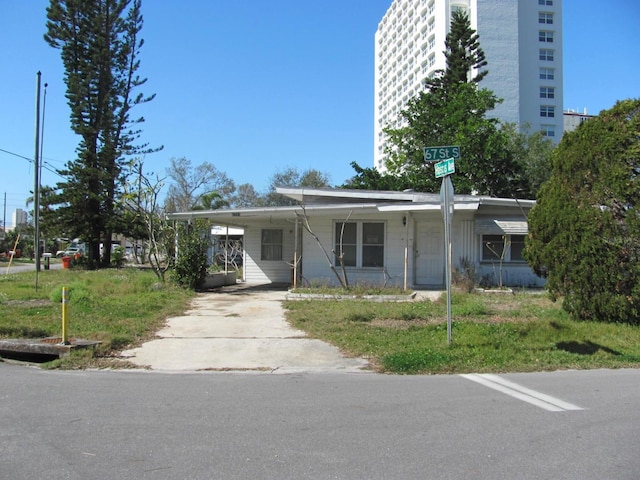 view of front of house featuring a carport