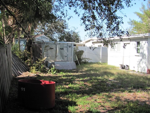 view of yard with a storage shed