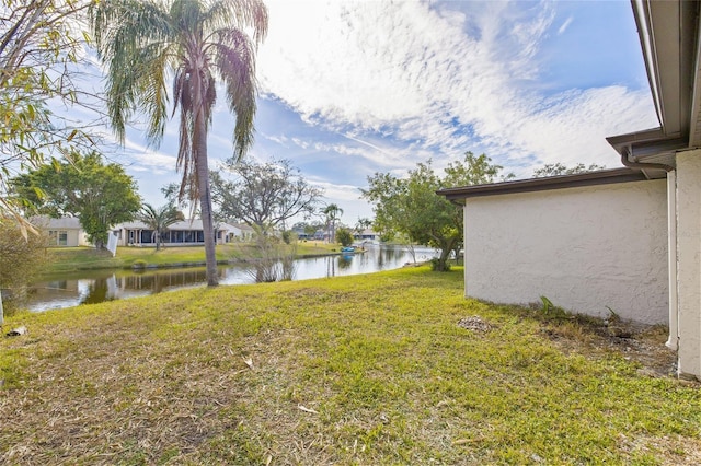 view of yard featuring a water view