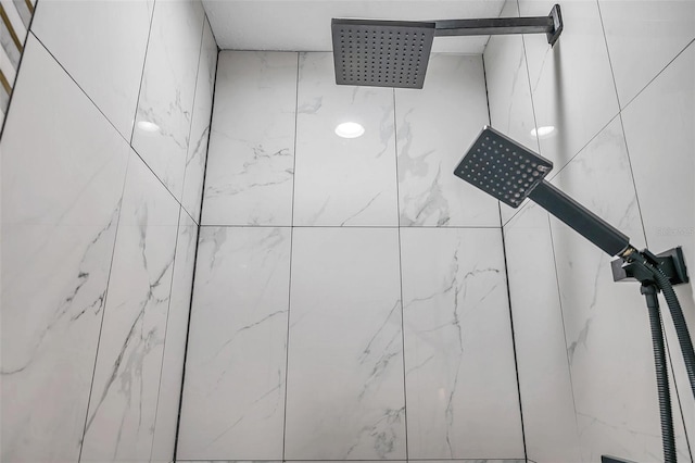 details with a tile shower