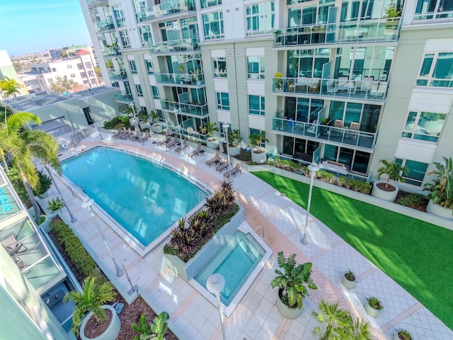 view of swimming pool