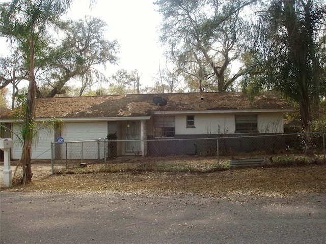 ranch-style home featuring a garage