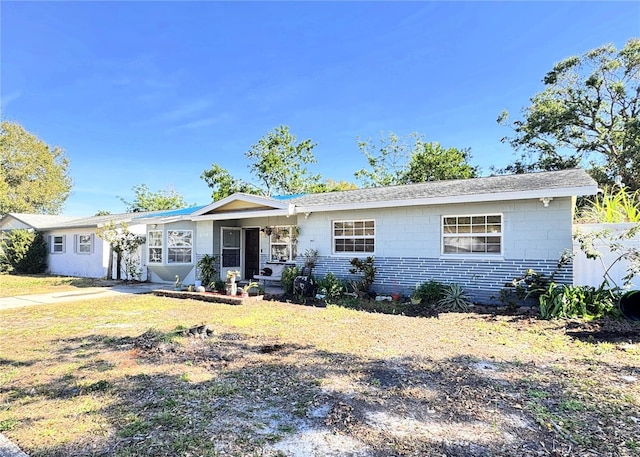 ranch-style home with a front yard