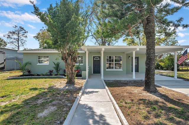 single story home featuring covered porch and a front lawn