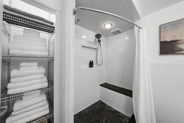 bathroom featuring a shower with curtain