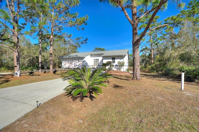 view of front of house with a front lawn