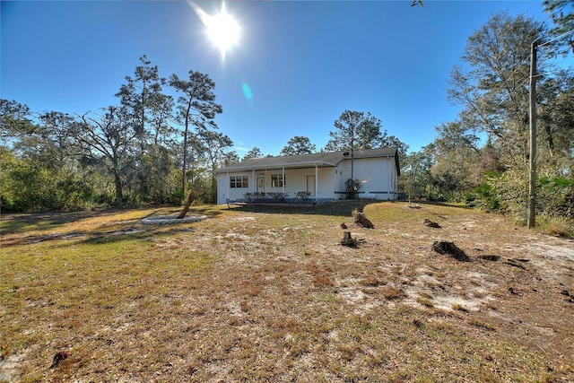 view of front of home featuring a porch and a front lawn