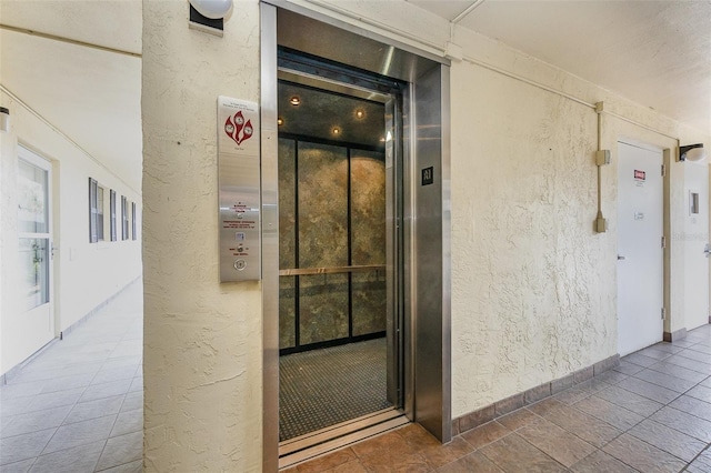 property entrance with elevator