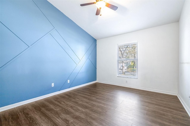 unfurnished room with dark wood-type flooring and ceiling fan