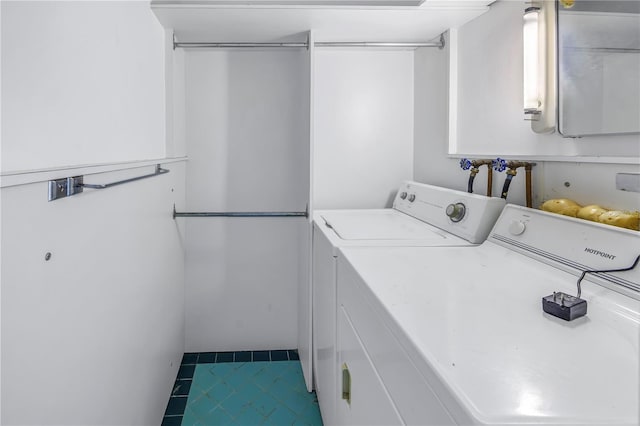 laundry room featuring washing machine and dryer and tile patterned flooring