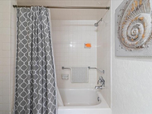 bathroom featuring shower / bath combo