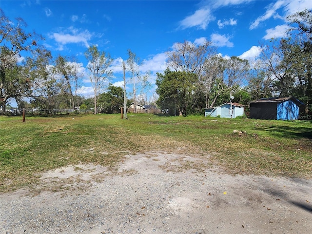 view of yard featuring a storage unit