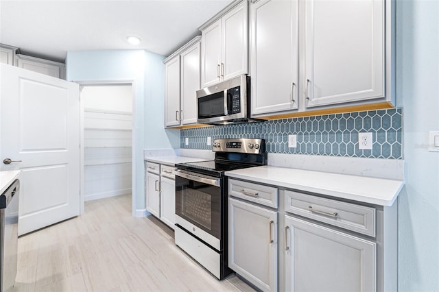 kitchen with backsplash and appliances with stainless steel finishes