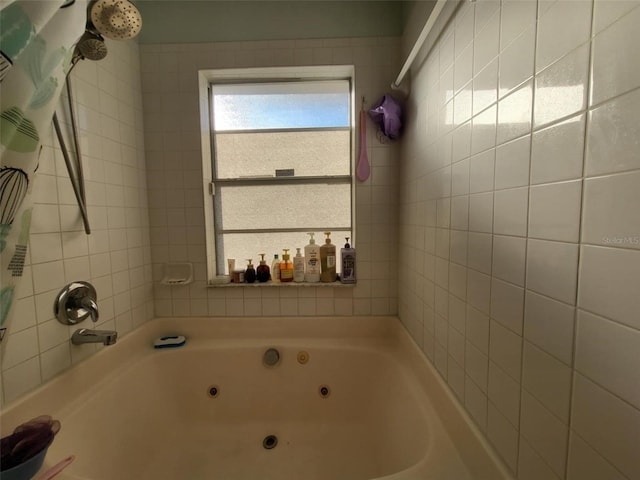 bathroom featuring shower / tub combo