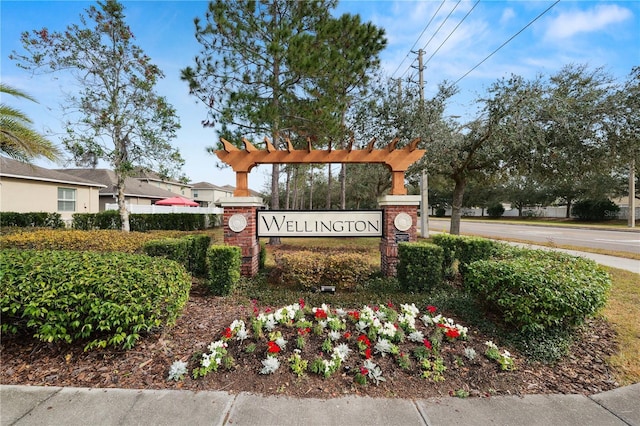 view of community / neighborhood sign