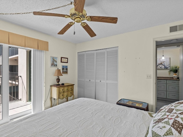 134 Mariner Dr Unit 134, Tarpon Springs, FL 34689 - bedroom featuring ceiling fan, a textured ceiling, a closet, and access to outside
