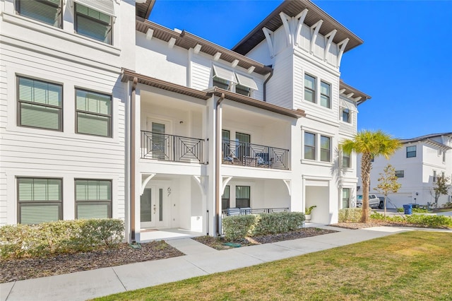 view of front of home with a front yard