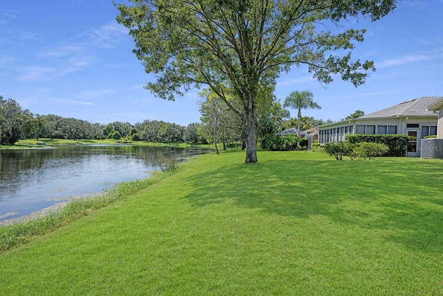 view of yard featuring a water view