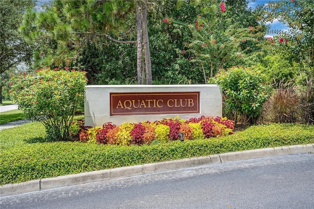 view of community / neighborhood sign