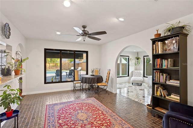 sitting room with ceiling fan