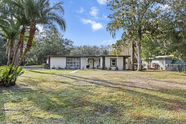 single story home featuring a front lawn