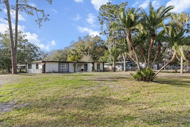 view of front facade with a front yard