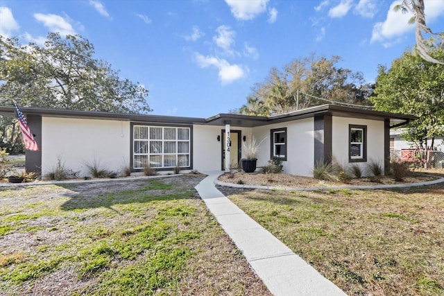 ranch-style house featuring a front lawn